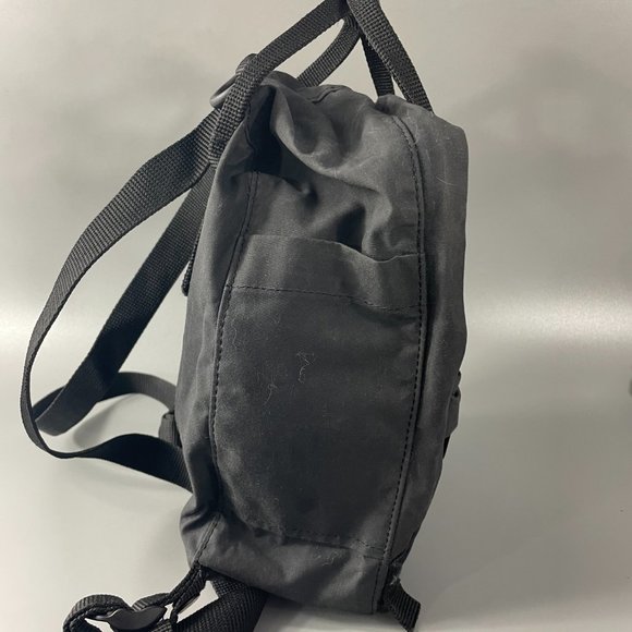 FJALLRAVEN Kanken Mini Backpack- Black